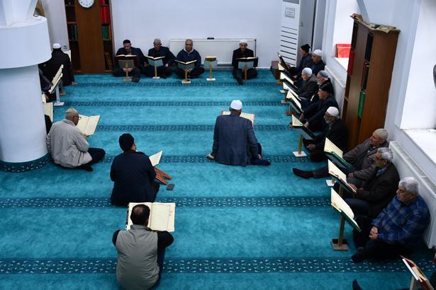 Ramazan’ın asırlık geleneği: Camilerde mukabele halkaları