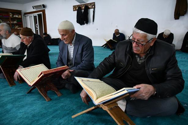 Ramazan’ın asırlık geleneği: Camilerde mukabele halkaları