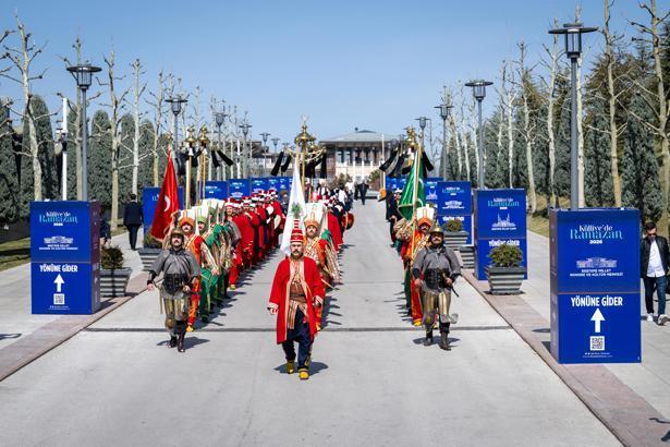 Külliye’de mehter coşkusu Ramazan gecesine marşlar damga vurdu
