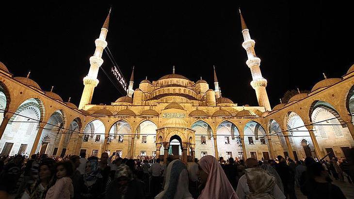 KADİR GECESİ MESAJLARI: Aileye, Eşe, Sevgiliye ve Arkadaşlara Gönderilecek Dualı, Sureli, Hadisli, En Güzel, Anlamlı, Duygusal ve Resimli Kadir Gecesi Mesajları