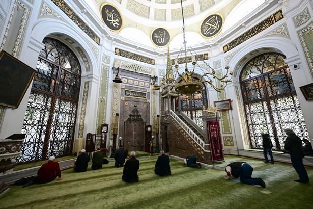 İstanbul’da Ramazan’ın en manevi adresi Hırka-i Şerif Camisi’nde asırlık ziyaret geleneği