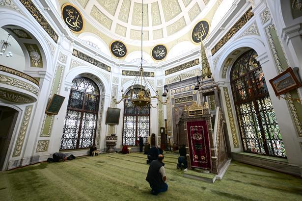 İstanbul’da Ramazan’ın en manevi adresi Hırka-i Şerif Camisi’nde asırlık ziyaret geleneği