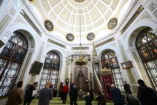 İstanbul’da Ramazan’ın en manevi adresi Hırka-i Şerif Camisi’nde asırlık ziyaret geleneği