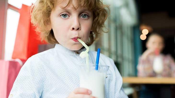Çocuklar için ayran ve yoğurt önemli bir alternatif