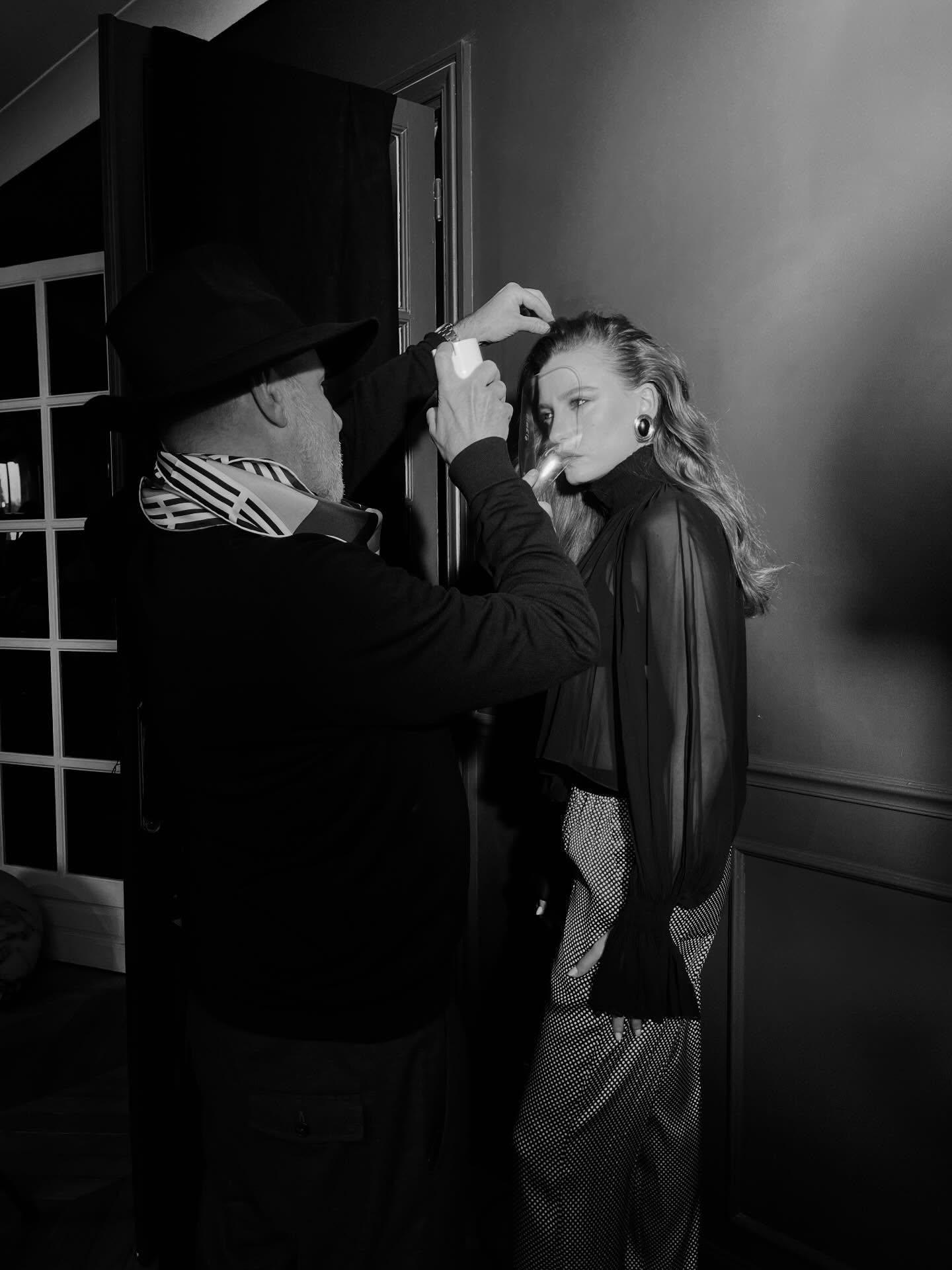 Serenay Sarıkayadan iddialı pozlar Ünlü oyuncuya beğeni yağdı