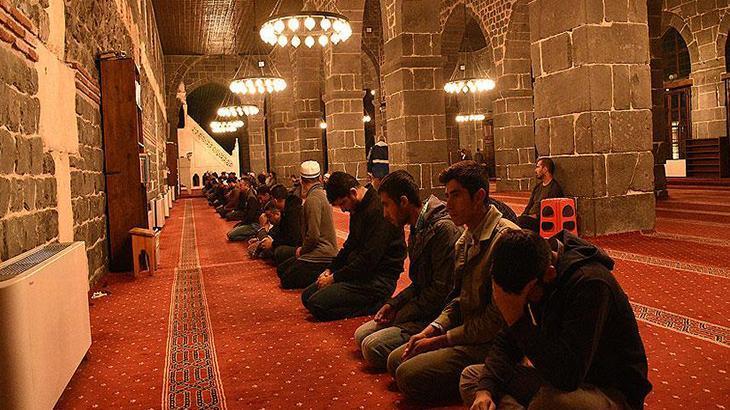 İZMİRDE BAYRAM NAMAZI SAAT KAÇTA