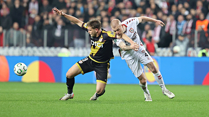 GÖZLER SAMSUN'DA
Türkiye'den Samsunspor son kalan takım olurken; en yakın rakip Çekya'da Sigma Olomouc ve Sparta Prag kaldı. Samsunspor, Rayo Vallecano deplasmanına 3-1'lik dezavantajla çıkacak.