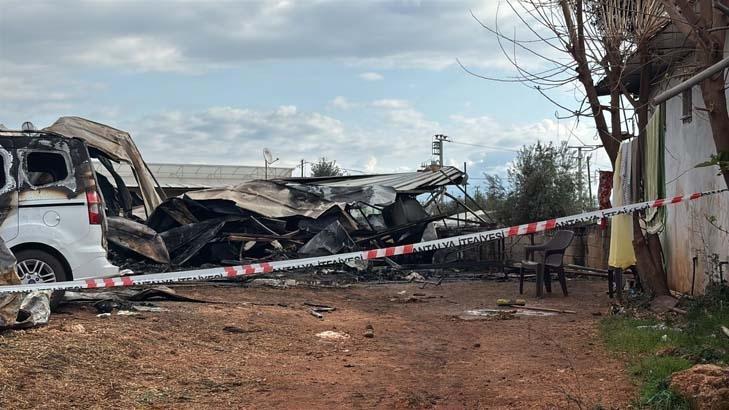 Antalyada bayram sabahı facia Konteynerde çıkan yangında 5i çocuk 6 kişi öldü