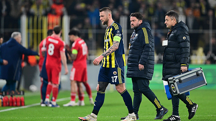 MILAN SKRINIAR
Fenerbahçe'nin Slovak stoperi ise UEFA Avrupa Ligi'nde Nottingham Forest ile Kadıköy’de oynanan maçta sakatlandı. Skriniar, darbe almamasına rağmen tecrübeli oyuncunun sağ kasığında kısmi yırtık oluştu. Kaptan, 7 karşılaşmada görev yapamadı.