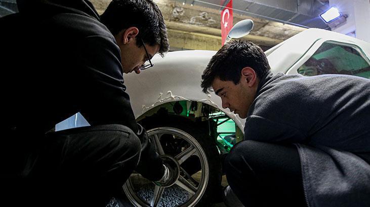 Liseliler geliştirdikleri elektrikli araçla TEKNOFESTte bu kez zirveyi hedefliyor Liseliler geliştirdikleri elektrikli araçla TEKNOFESTte bu kez zirveyi hedefliyor