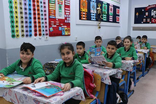 Okullarda ikinci ara tatil sonrası ilk ders zili çaldı