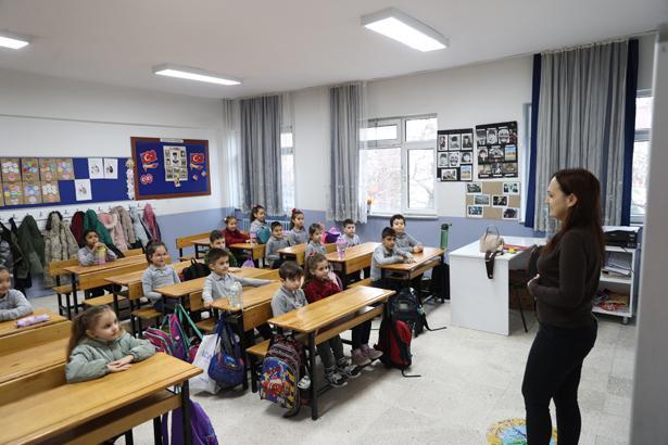 Okullarda ikinci ara tatil sonrası ilk ders zili çaldı