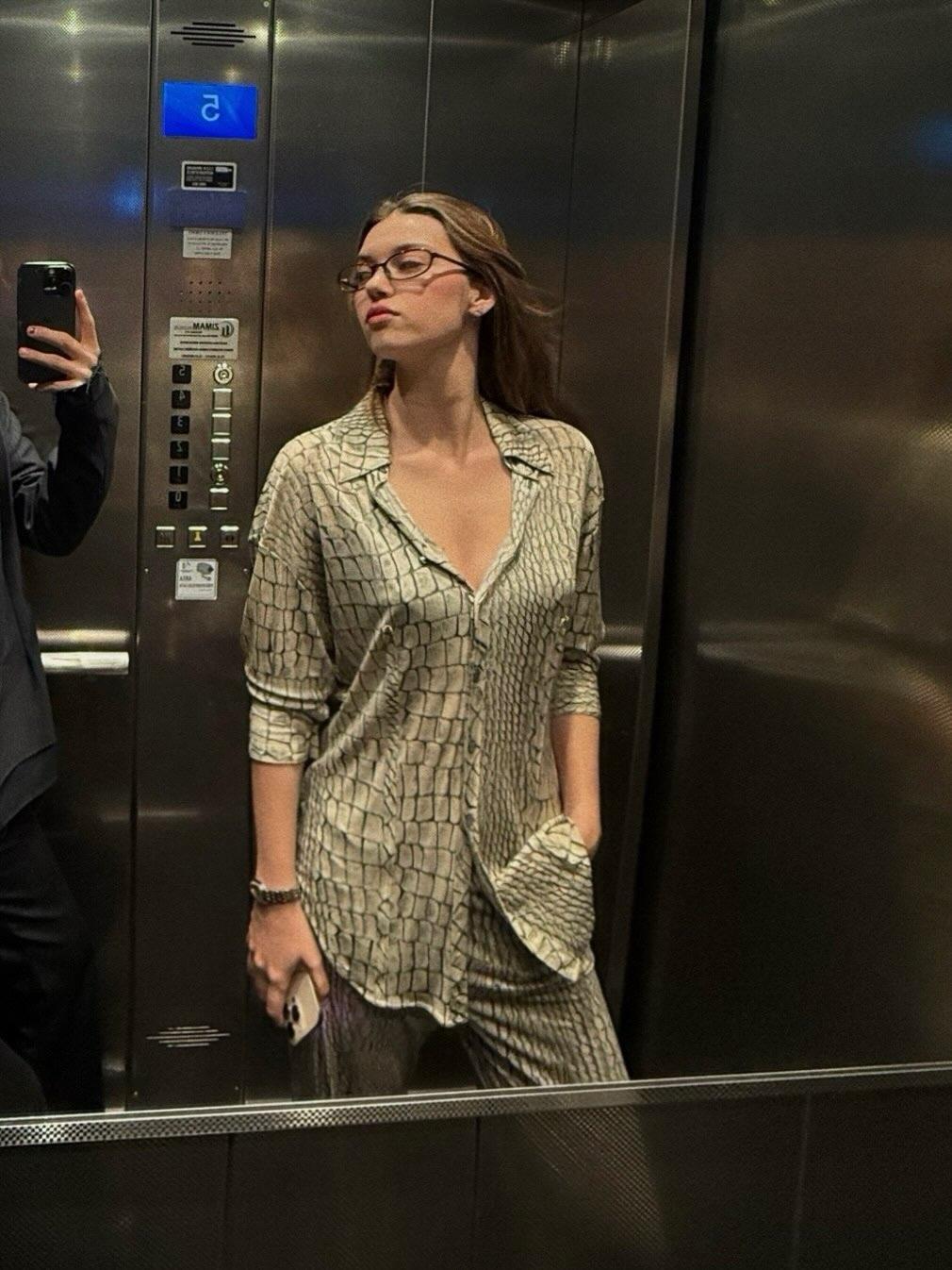 AFRA SARAÇOĞLU KİMDİR
