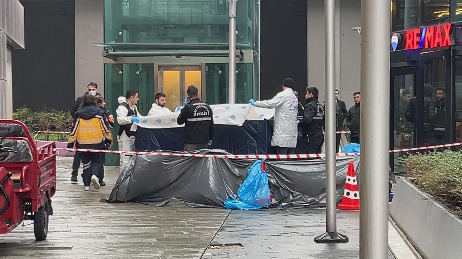 16’ncı kattan düşerek hayatını kaybeden Erol Kösenin evinde not bulundu: Mecburdum, sorumluluk benim 16’ncı kattan düşerek hayatını kaybeden Erol Kösenin evinde not bulundu: Mecburdum, sorumluluk benim