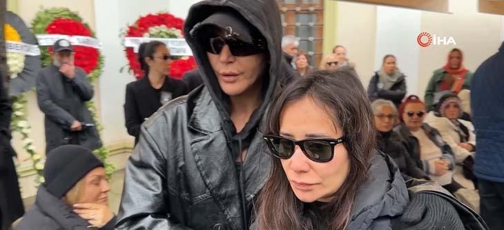 Erol Köse son yolculuğuna uğurlandı Cenazede dikkat çeken anlar
