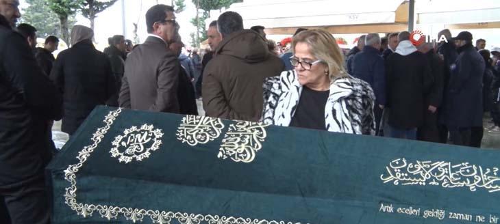 Erol Köse son yolculuğuna uğurlandı Cenazede dikkat çeken anlar