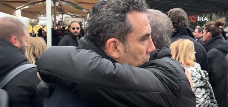 Erol Köse son yolculuğuna uğurlandı Cenazede dikkat çeken anlar
