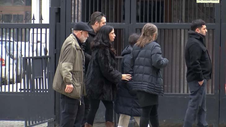 Erol Köse son yolculuğuna uğurlandı Cenazede dikkat çeken anlar