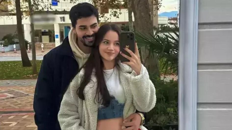 Ayrılık iddialarına noktayı koydu Yağmur Yüksel ve sevgilisi Oktay Ekinciden romantik poz Ayrılık iddialarına noktayı koydu Yağmur Yüksel ve sevgilisi Oktay Ekinciden romantik poz