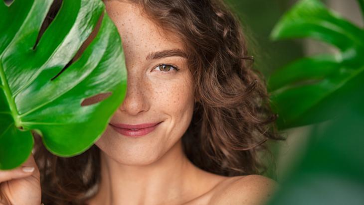 Siyah noktalara veda edin Domates ve şekerle doğal peeling