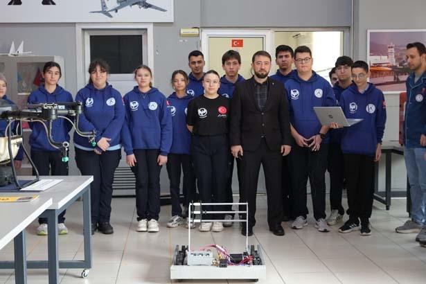 Türkiye’de bir ilk Lise bahçesinde savaş ve yolcu uçağı ile eğitim: ‘Bu okulu kazanacağım diye hedef koydum’