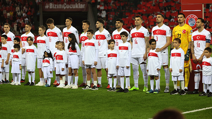 İTALYA  VE DANİMARKANIN ÖNÜDE