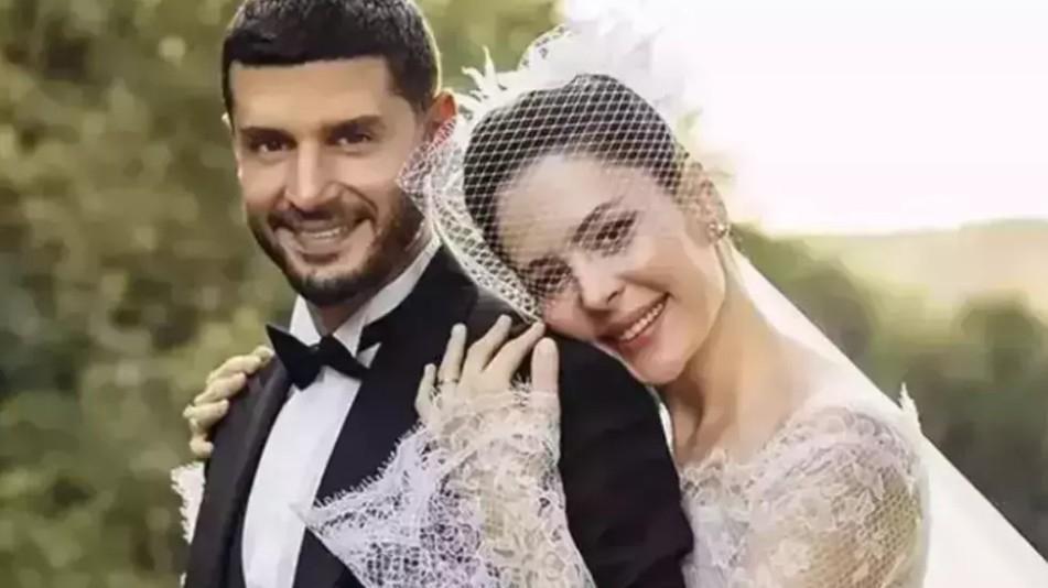 Berk Oktay ve eşi Yıldız Çağrı Atiksoydan aşk dolu kare Berk Oktay ve eşi Yıldız Çağrı Atiksoydan aşk dolu kare