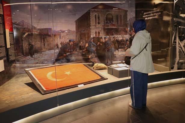 Bir ailenin sandıkta sakladığı büyük sır Tüylerini diken diken emanet Bir ailenin sandıkta sakladığı büyük sır Tüylerini diken diken emanet