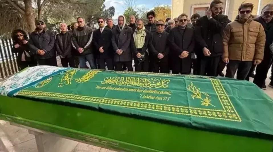 İlker Sünneli eşi Tanyeliyi andı Çok özlüyorum