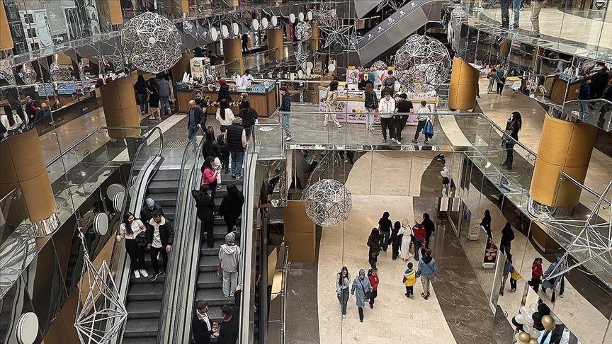 Ankara'daki AVM’den tartışma yaratan ‘18 yaş altına yasak’ kararı: Bu uygulama yasal mı?