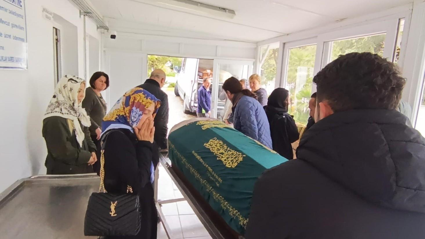 Mehmet Ali Erbilin acı günü Annesi son yolculuğuna uğurlandı