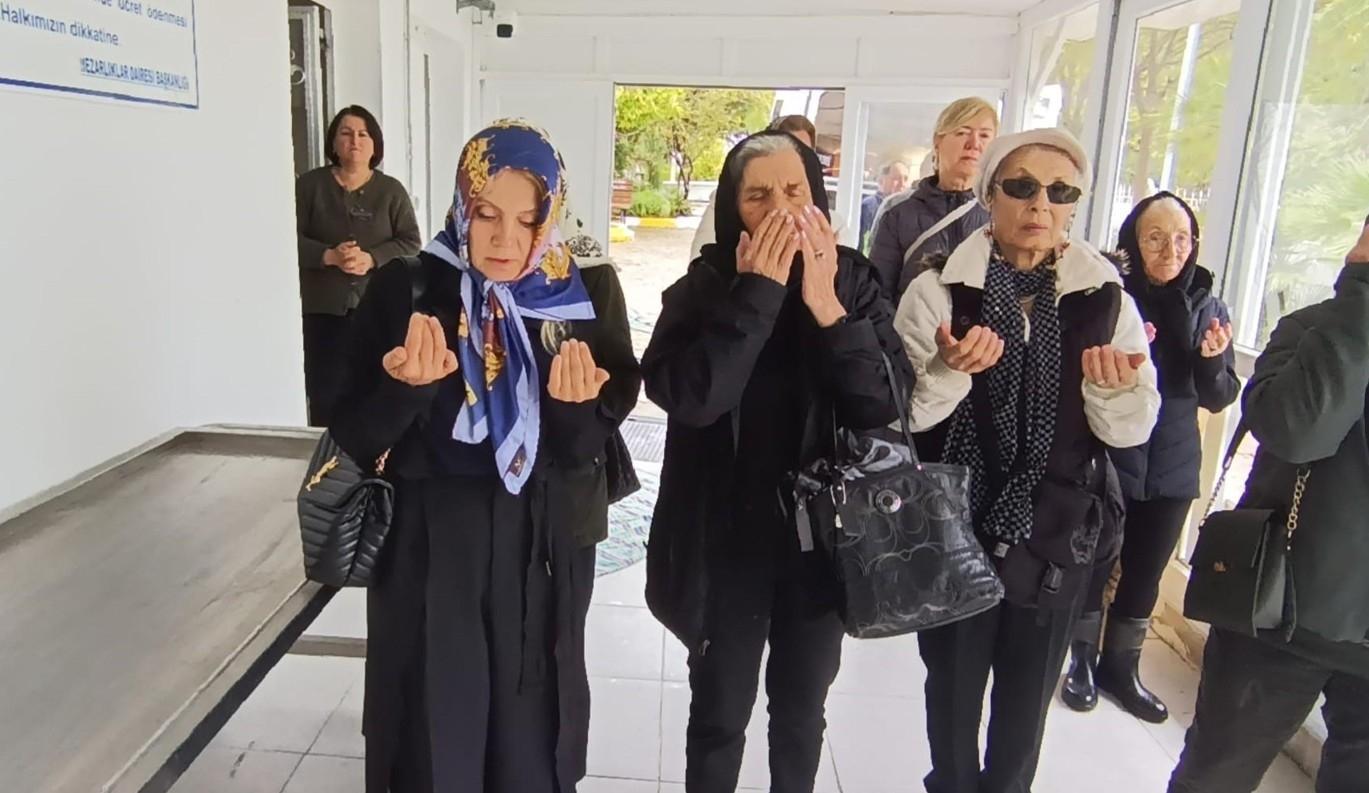 Mehmet Ali Erbilin acı günü Annesi son yolculuğuna uğurlandı