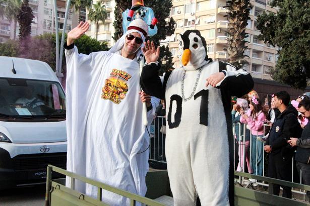 Adana’da karnaval bereketi: Kebapçılar doldu taştı, şehirde adım atacak yer kalmadı