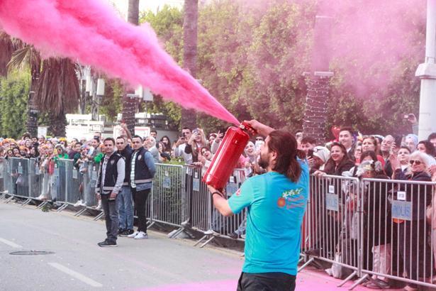 Adana’da karnaval bereketi: Kebapçılar doldu taştı, şehirde adım atacak yer kalmadı