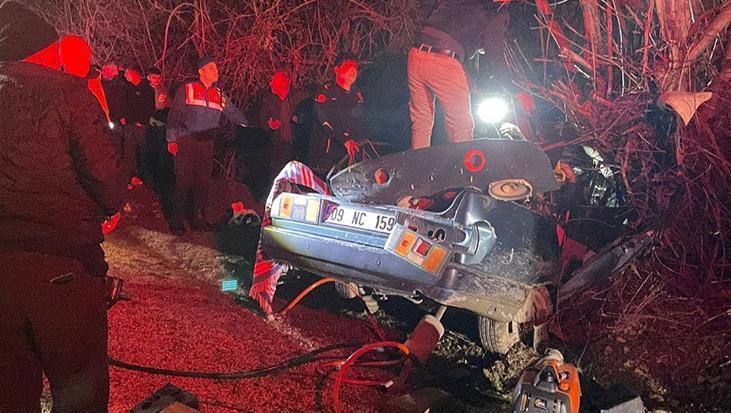 Gece yarısı feci kaza! Antalya'da otomobil ağaca çarptı: 3 ölü