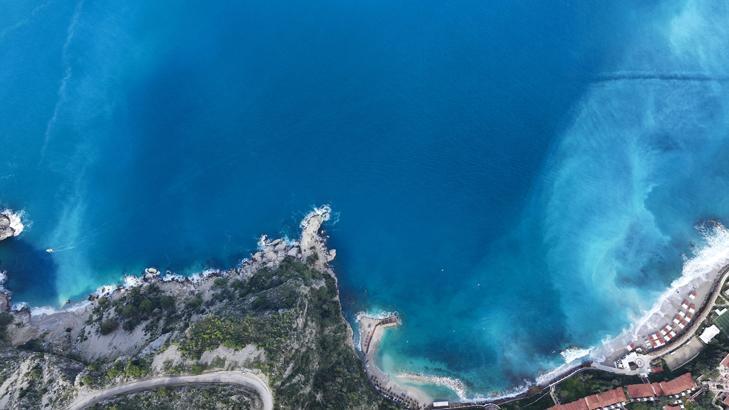 Ölüdeniz’in rengi bir anda turkuaza döndü Yağış sonrası ortaya çıkan manzara havadan görüntülendi