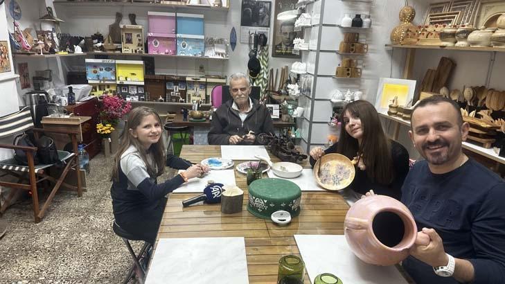 Dede, baba, torun ‘Ziyan olmasın’ diyerek başladılar tam 60 yıllık aynı dükkandalar