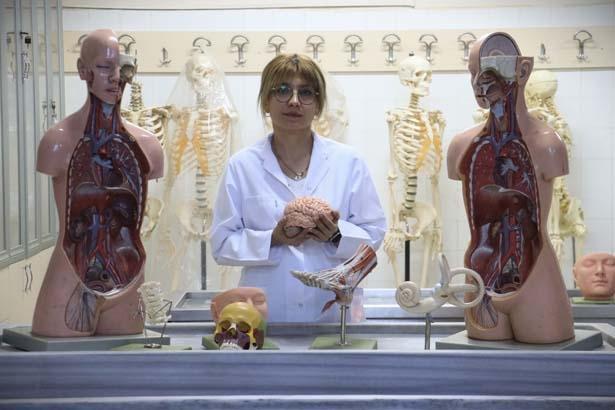 Dicle Üniversitesi’nde bir ilk: ‘Ölüler dirileri eğitir’ diyen akademisyenden görülmemiş bağış Dicle Üniversitesi’nde bir ilk: ‘Ölüler dirileri eğitir’ diyen akademisyenden görülmemiş bağış