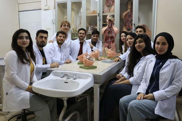 Dicle Üniversitesi’nde bir ilk: ‘Ölüler dirileri eğitir’ diyen akademisyenden görülmemiş bağış Dicle Üniversitesi’nde bir ilk: ‘Ölüler dirileri eğitir’ diyen akademisyenden görülmemiş bağış