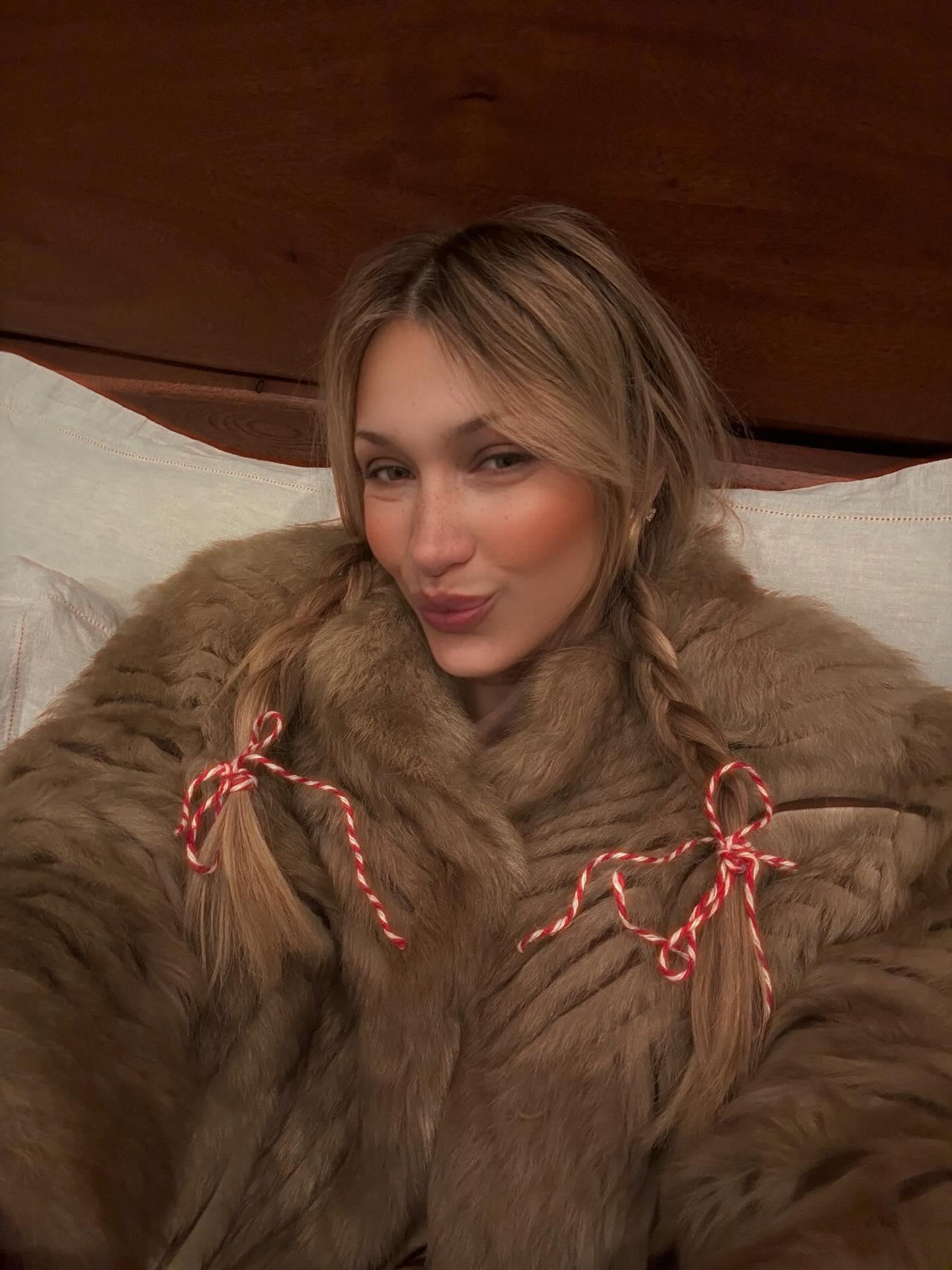 Lyme hastalığıyla mücadele ediyordu: Bella Hadid bornozlu fotoğraflarını paylaştı