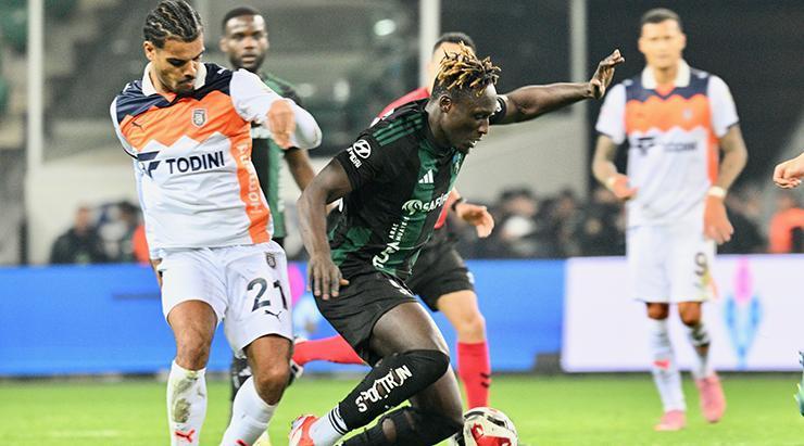 Kocaelispor-Başakşehir maçından fotoğraflar