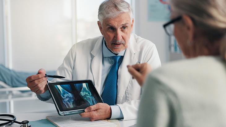 Kemik erimesi sessiz ilerliyor! Uzmanı en çok etkilediği 3 kritik bölgeyi açıkladı