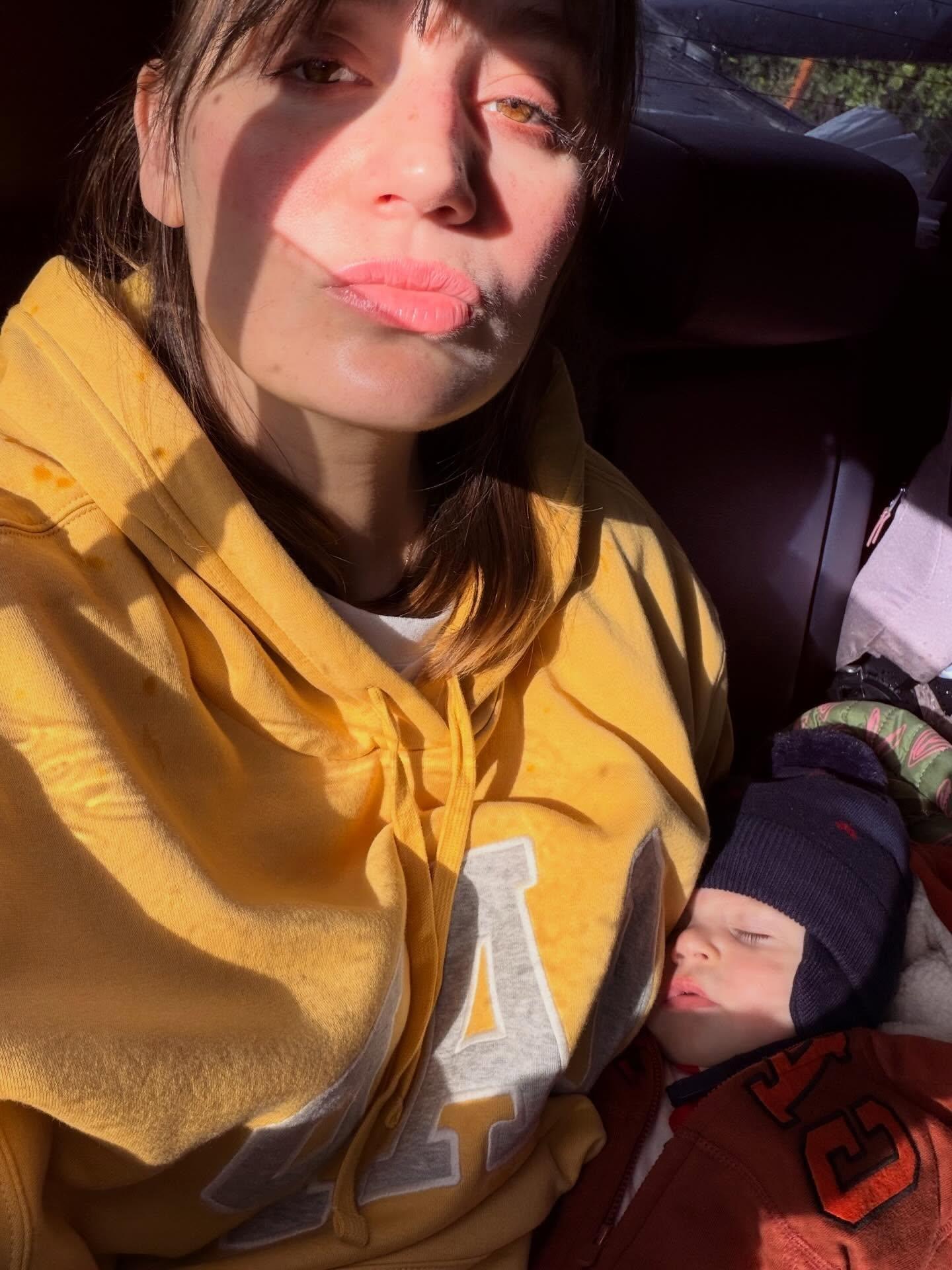 Gizem Karaca ve kızı Leyla Yazdan iç ısıtan kareler 62,353 fotoğraf var galeride