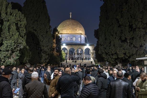 Mescid-i Aksa 41 gün sonra ibadete açıldı! İşte bölgeden sıcak görüntüler