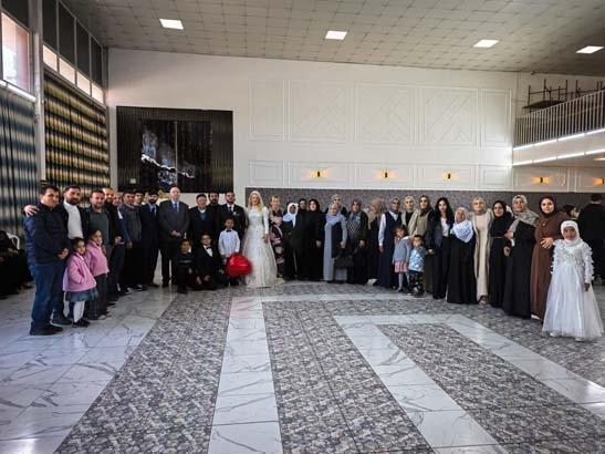 Tatil aşka dönüştü Van’a İskoçyalı gelin: Yöresel kıyafet giyip halay çekti