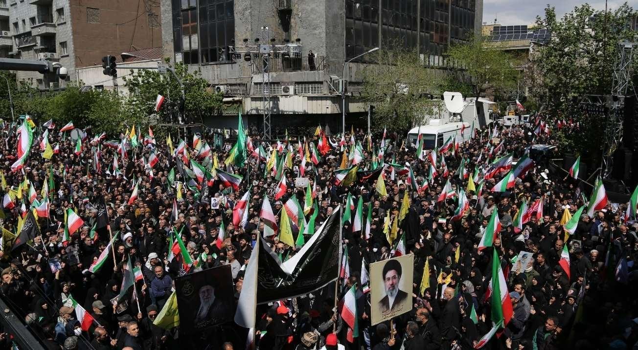 İranda binler sokaklara döküldü Hamaneyin ölümünün 40. günü münasebetiyle anma yürüyüşü düzenlendi