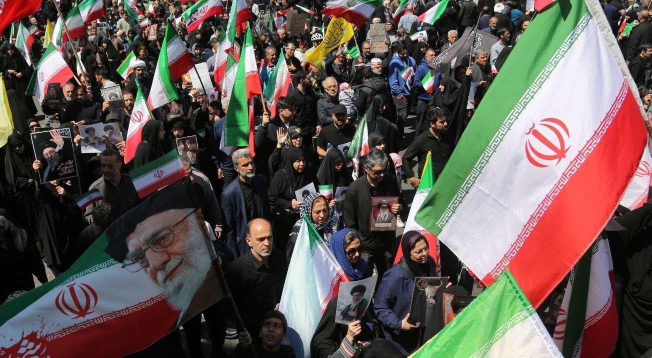 İranda binler sokaklara döküldü Hamaneyin ölümünün 40. günü münasebetiyle anma yürüyüşü düzenlendi
