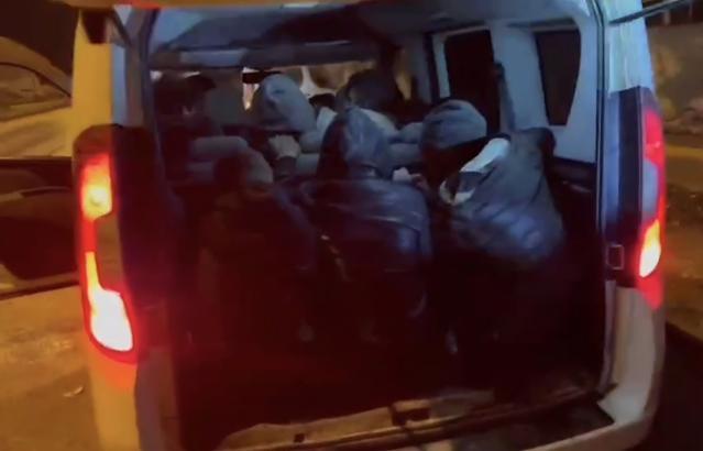 8 araçta yakalandılar! Hatay’da kaçak göç operasyonu: 52 kişi yakalandı
