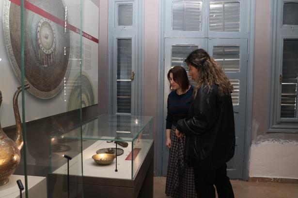 Atatürk’ün annesiyle buluşup hasret giderdiği ev müze oldu Tarihi anının izleri korunuyor Atatürk’ün annesiyle buluşup hasret giderdiği ev müze oldu Tarihi anının izleri korunuyor