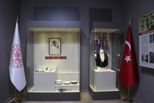 Atatürk’ün annesiyle buluşup hasret giderdiği ev müze oldu Tarihi anının izleri korunuyor Atatürk’ün annesiyle buluşup hasret giderdiği ev müze oldu Tarihi anının izleri korunuyor